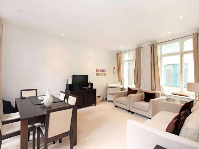 Flat for sale in Aldgate, Lyons