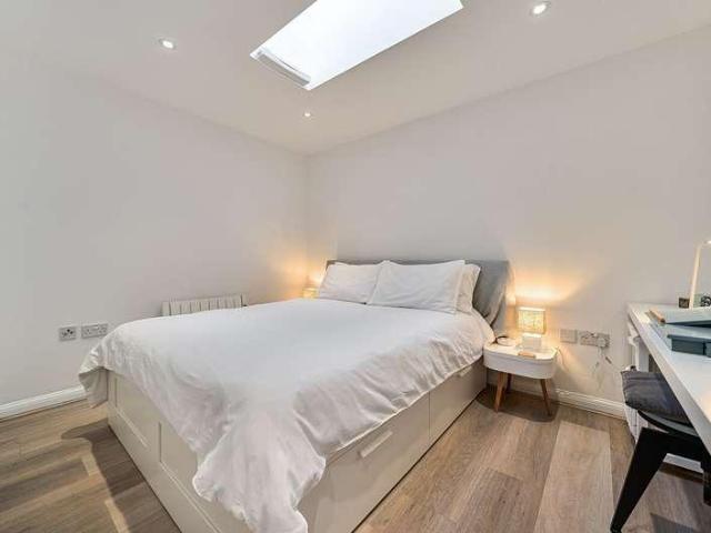 Flat for sale in Romsey, Cambridge