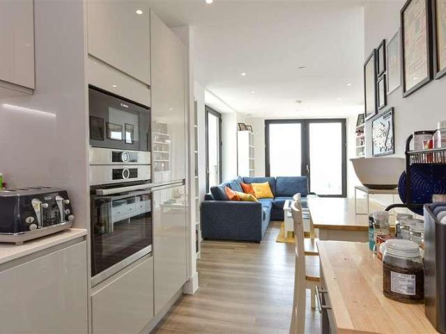 Flat for sale in Leyton, Greater London