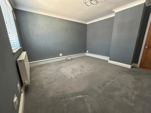 Flat for sale in Grays, Essex