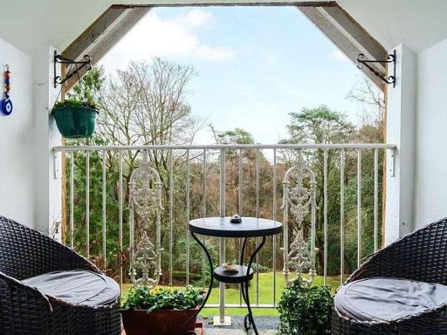 Flat for sale in Fole, Surrey