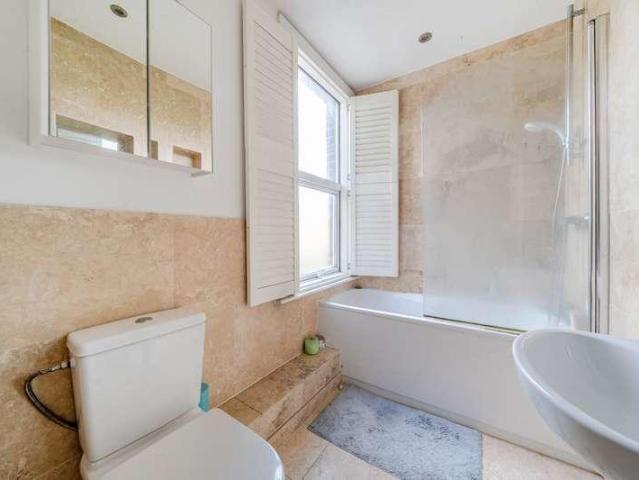 Flat for sale in London Borough of Ealing, Hanwell