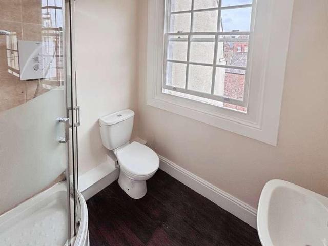 Flat for sale in Old Town, Hull