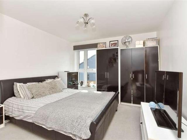 Flat for sale in Grove Park, Swale