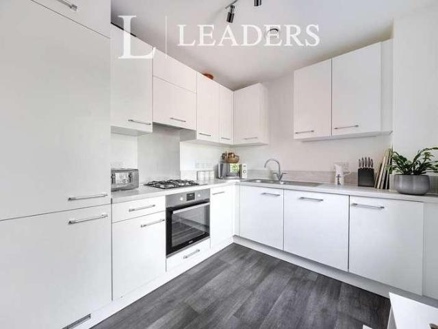 Flat for sale in The Butts, Kent