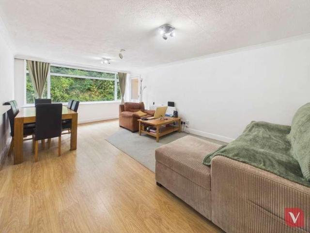 Flat for sale in Spring Park, Luton