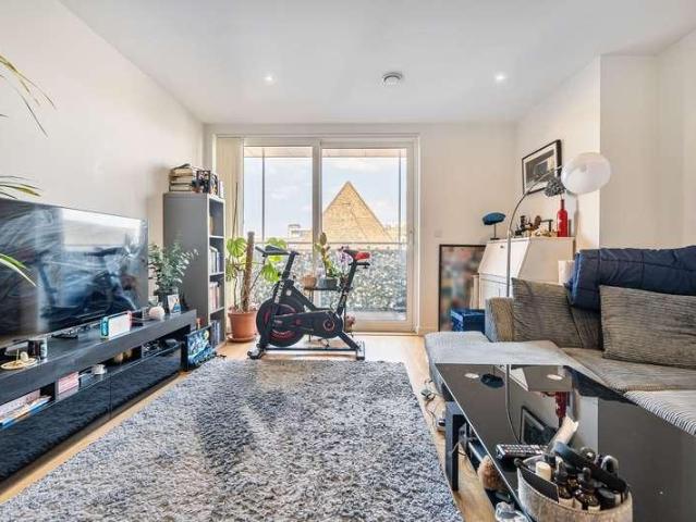 Flat for sale in London Borough of Lewisham, New Cross