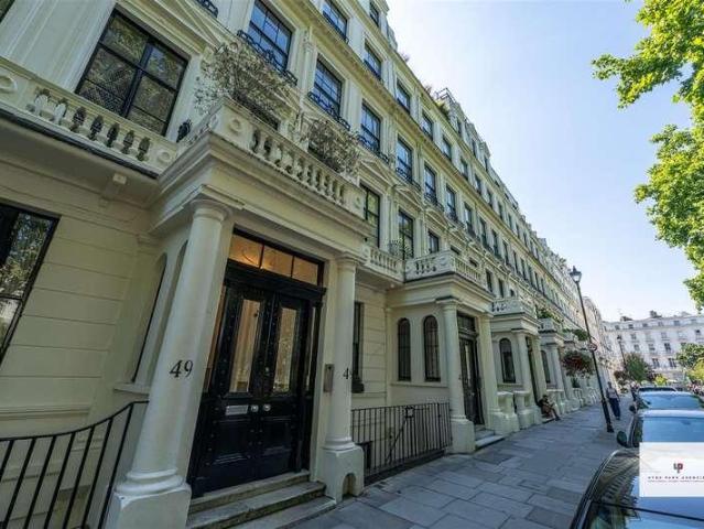 Flat for sale in Bayswater, Greater London