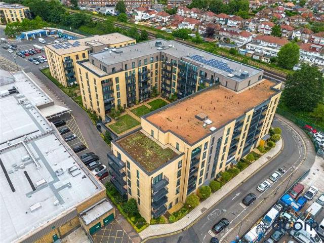 Flat for sale in Kingsbury, Greater London