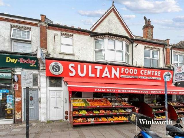 Flat for sale in North Finchley, Greater London