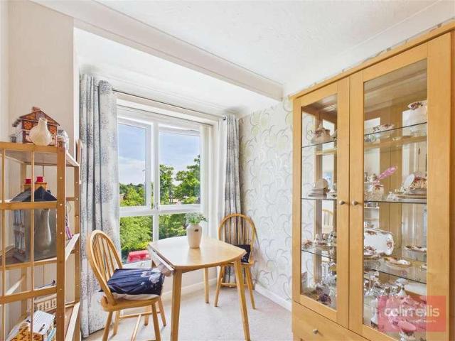 Flat for sale in South Cliff, Kepwick