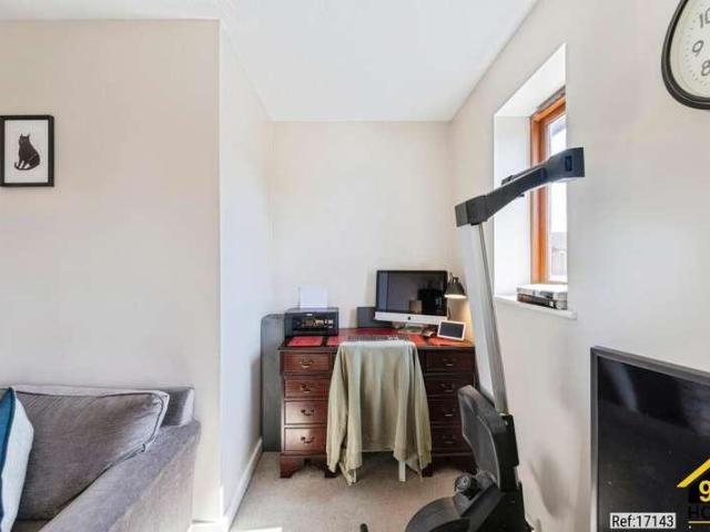 Flat for sale in Monkston Park, Milton Keynes