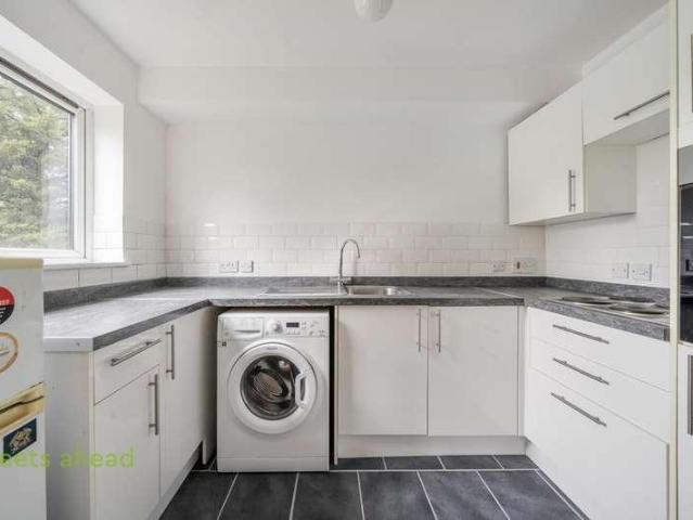 Flat for sale in London Borough of Croydon, Upper Norwood