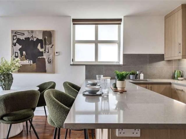 Flat for sale in London Borough of Hounslow, Greater London