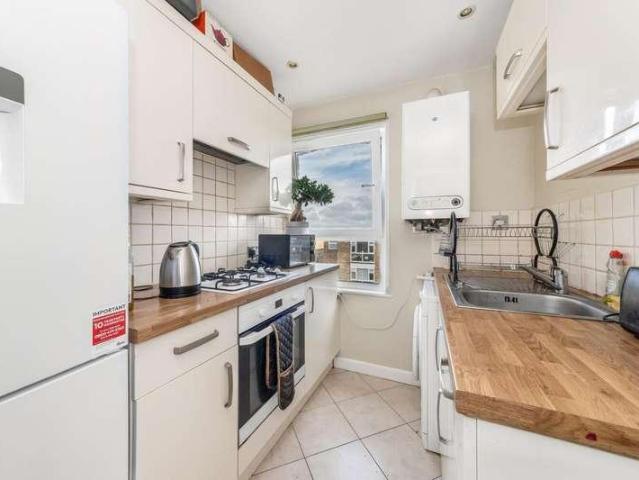 Flat for sale in West Norwood, Greater London