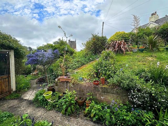 Flat for sale in Strode, Devon