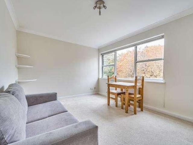 Flat for sale in The Slade, Oxfordshire