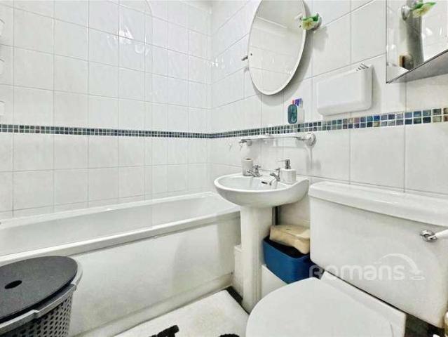 Flat for sale in Little Sandhurst