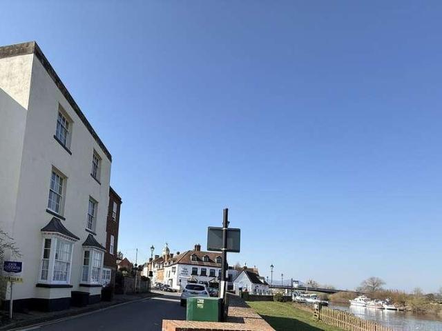 Flat for sale in Forthampton, Worcestershire