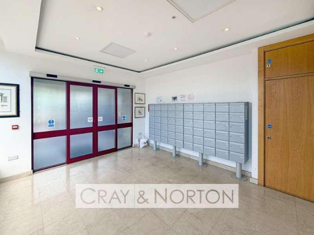 Flat for sale in Elmers End, Greater London