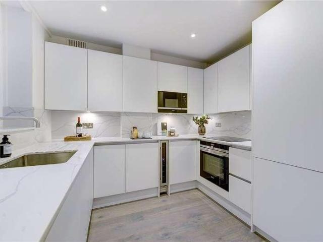 Flat for sale in Notting Hill, Greater London