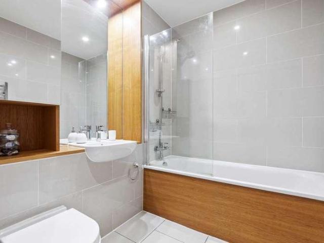 Flat for sale in London Borough of Hounslow, Greater London