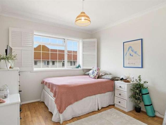 Flat for sale in Seaford, Iford