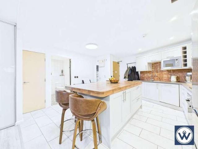 Flat for sale in Georgia, Greater Manchester