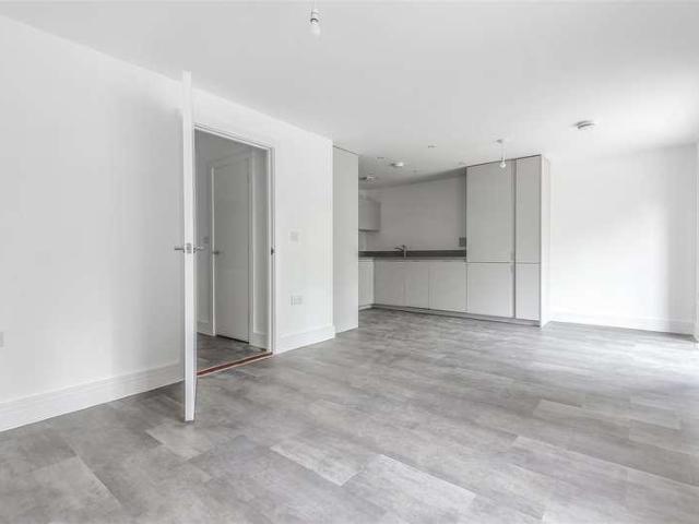 Flat for sale in Buckler's Park, Crowthorne