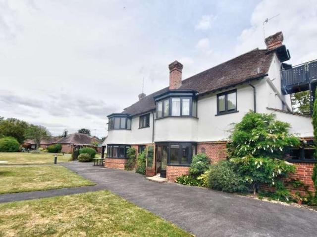 Flat for sale in Henley-on-Thames, Berrick Salome
