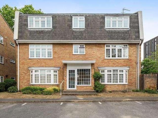 Flat for sale in Horsell, Woking
