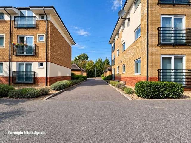 Flat for sale in Stanborough, Welwyn Hatfield