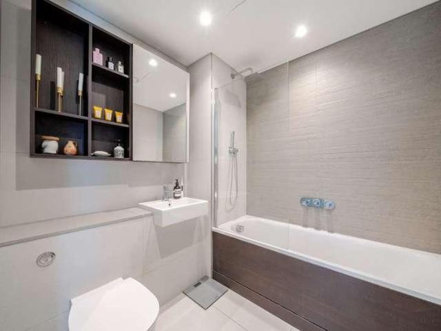 Flat for sale in London Borough of Lewisham, New Cross