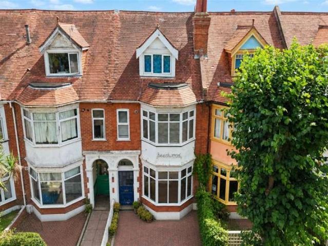 Flat for sale in Pokesdown, Bournemouth