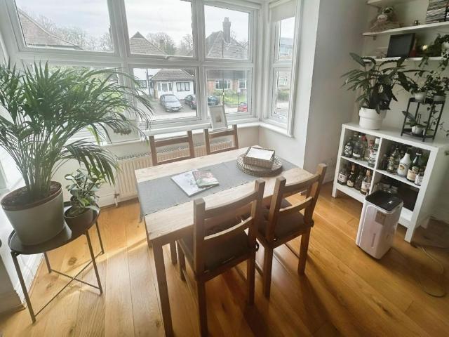 Flat for sale in London Borough of Croydon, Addiscombe