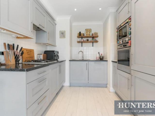 Flat for sale in London Borough of Hounslow, Greater London