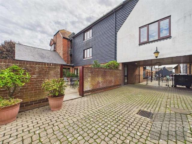 Flat for sale in Heathlands, East Sussex
