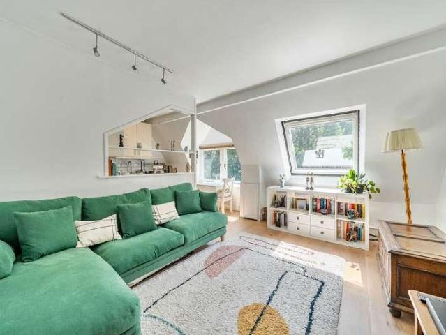 Flat for sale in Archway, Greater London