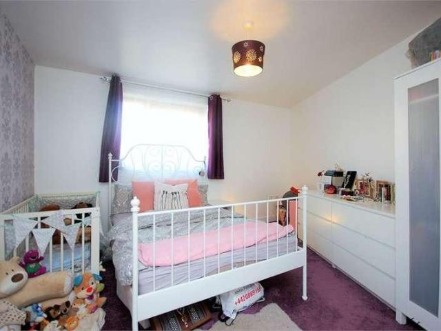 Flat for sale in Harlesden, Greater London