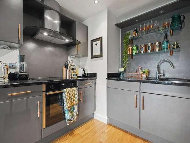 Flat for sale in Hoxton, De Beauvoir Town