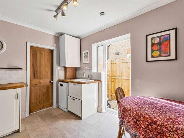 Flat for sale in London Borough of Wandsworth, Greater London