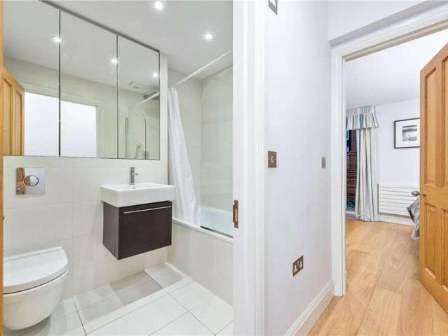 Flat for sale in King's Cross, Greater London