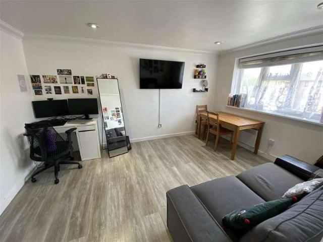 Flat for sale in Dagenham, Greater London