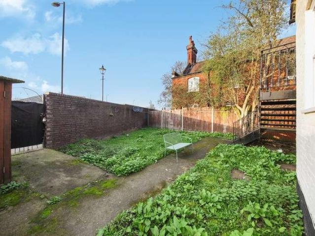 Flat for sale in London Borough of Croydon, Greater London