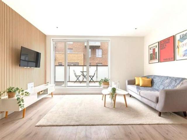 Flat for sale in Hornsey, Greater London