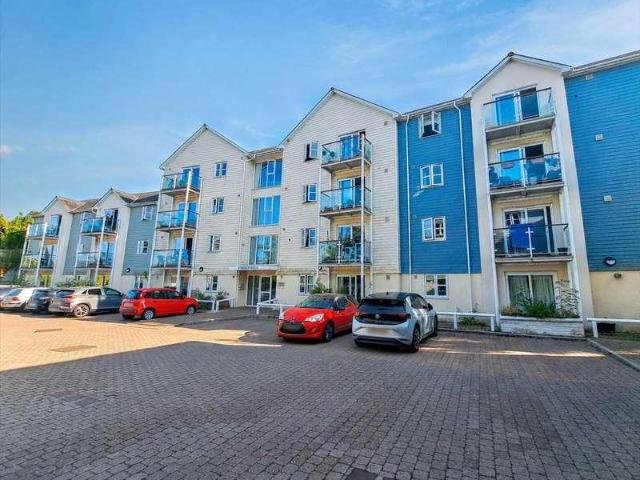 Flat for sale in Penryn, Cornwall