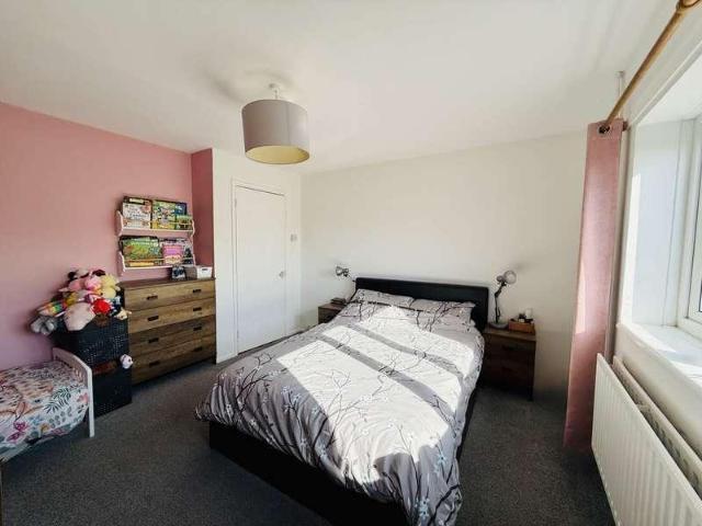 Flat for sale in Highcroft, Berrick Salome