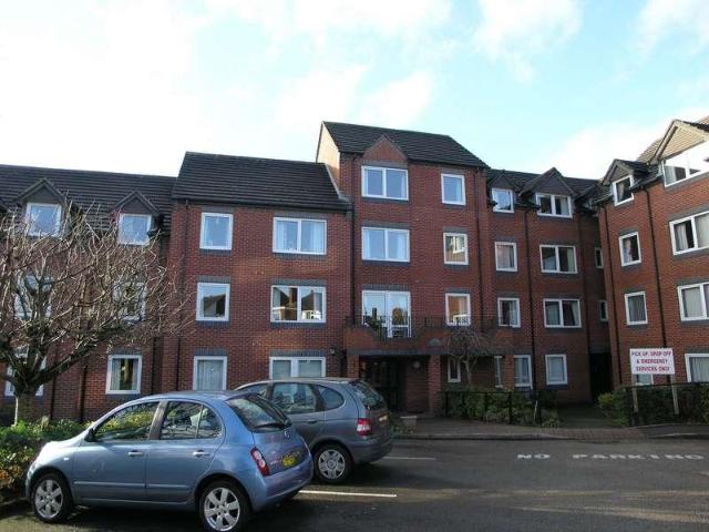 Flat for sale in Halesowen, West Midlands