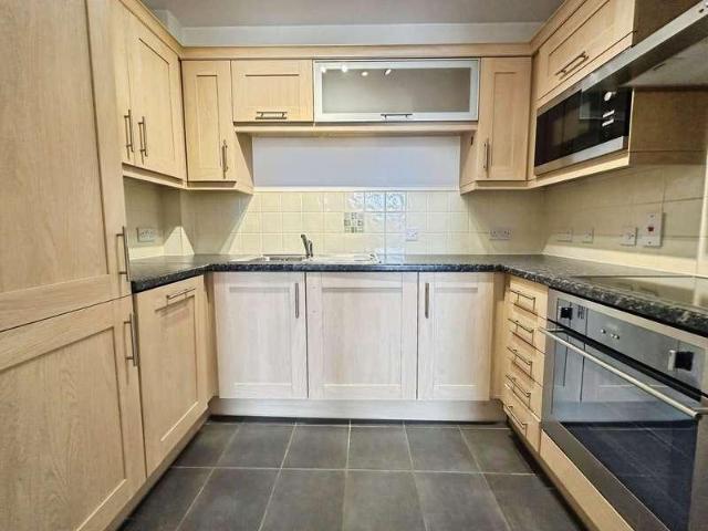 Flat for sale in Fleet, Hart