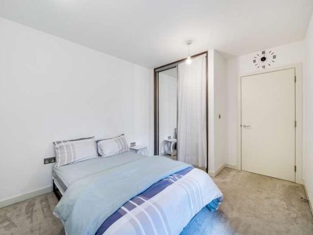 Flat for sale in London Borough of Ealing, Greater London